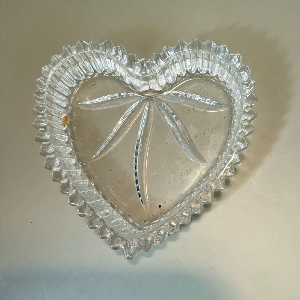 Wedgwood heart-shaped lead crystal trinket box. Full Led Crystal
